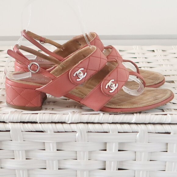 Chanel Quilted Leather Logo Sandals – Designer Summer Slides in Coral Pink - Picture 14 of 16
